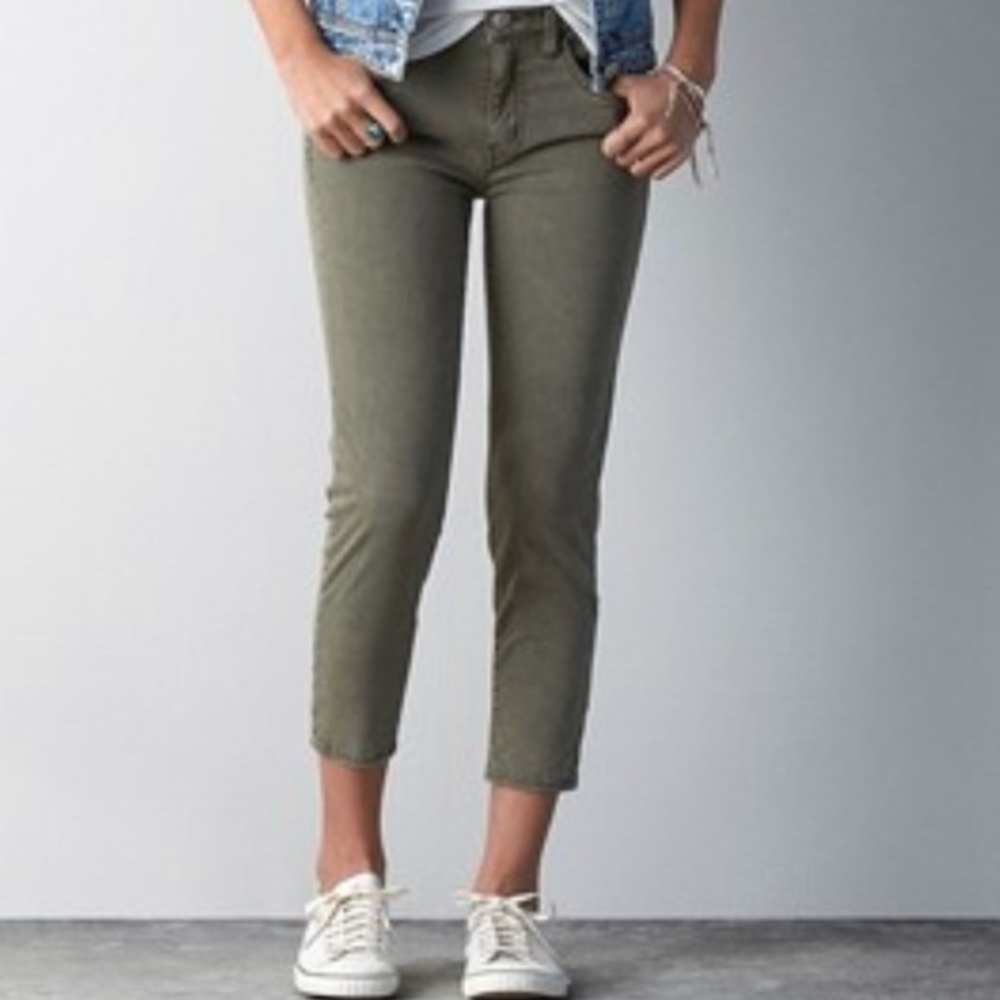 American Eagle OLIVE Size 2 Skinny Jegging Crop